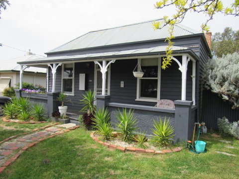 Welcome Stranger Cottage - ACT Tourism 0