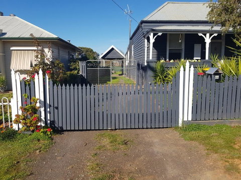 Welcome Stranger Cottage - ACT Tourism 1