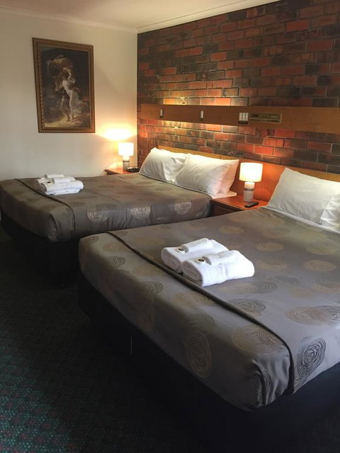 Wentworth Club Motel - ACT Tourism 3