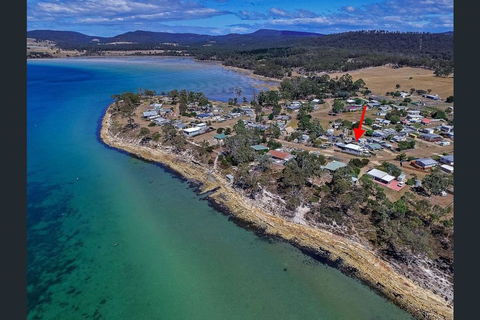 Weston Farm Seaside Stay - ACT Tourism 0