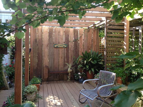 Whispering Pines Bed And Breakfast - ACT Tourism 0