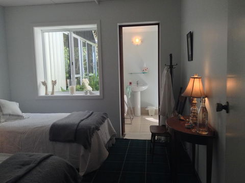 Whispering Pines Bed And Breakfast - ACT Tourism 2