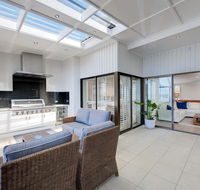 Whispering Sands' 10 Sandy Point Road - Luxury waterfront home with aircon WIFI  Foxtel