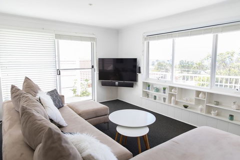 White Beach Cottage - ACT Tourism 3