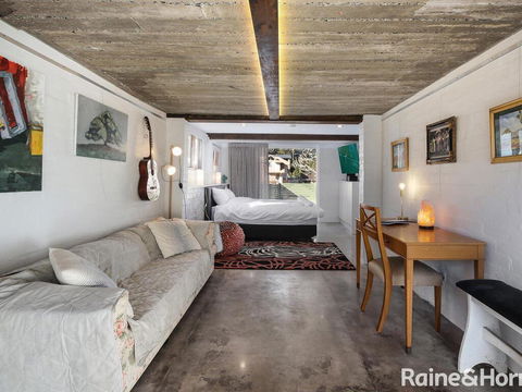 White Beach Studio - 42a Ash Street - ACT Tourism 0
