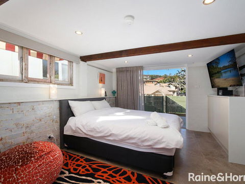 White Beach Studio - 42a Ash Street - ACT Tourism 3
