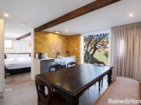 White Beach Studio - 42a Ash Street - ACT Tourism 1