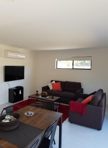 White Caps B - New Styles & Spacious Home - ACT Tourism 3