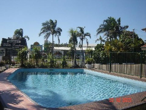 White Lanterns Motel - ACT Tourism 0