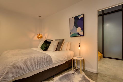 White Room Apartments - ACT Tourism 1