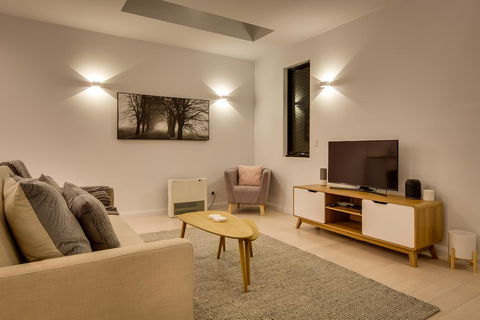 White Room Apartments - ACT Tourism 2