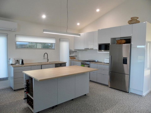 WHITE SHELLS HOLIDAY RENTAL - ACT Tourism 2