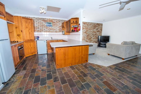 Whitesands Road, Unit 2/12 - ACT Tourism 3