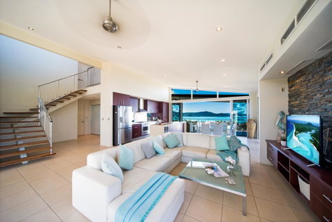 Whitsunday Views - Airlie Beach - ACT Tourism 2