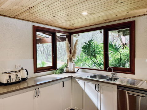 William Bay Cottages - ACT Tourism 0