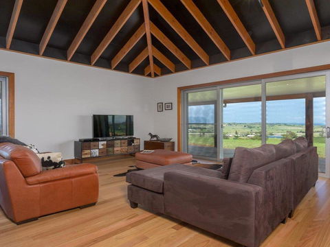 Willowview - Coastal Retreat, Stunning Views - ACT Tourism 2