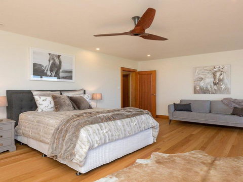 Willowview - Coastal Retreat, Stunning Views - ACT Tourism 3