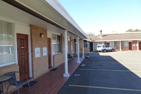 Windmill Motel - ACT Tourism 1