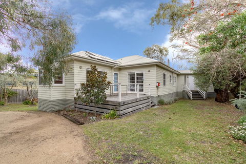 Windward House - ACT Tourism 0