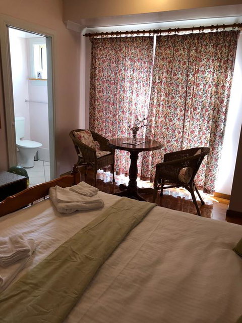 Wine Country Drive Guest House - ACT Tourism 1