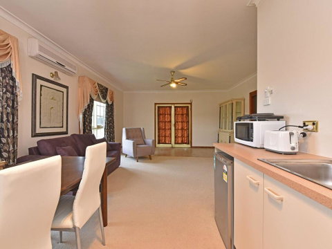 Wine Country Homestead 1br Studio - ACT Tourism 2