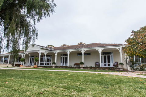 Winniston Lodge Luxury Accommodation - ACT Tourism 0