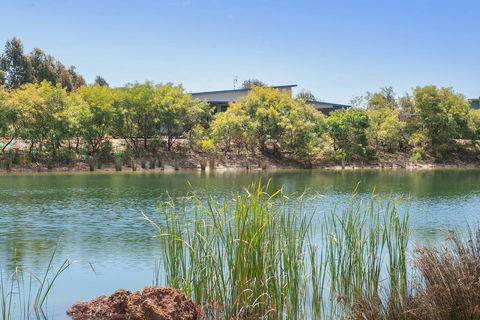 Wirraway Luxury Chalet - ACT Tourism 0