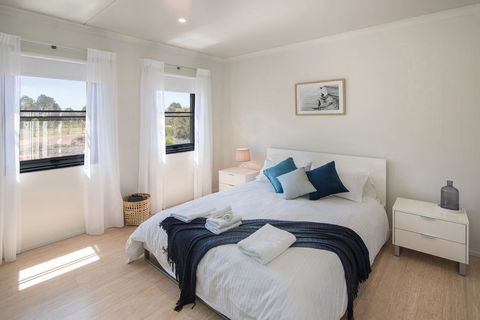 Wirraway Luxury Chalet - ACT Tourism 3