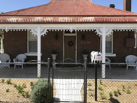 Woodstock Cottage - ACT Tourism 0