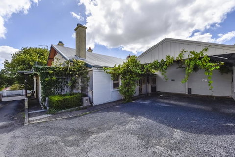Wyatt Guest House - ACT Tourism 1