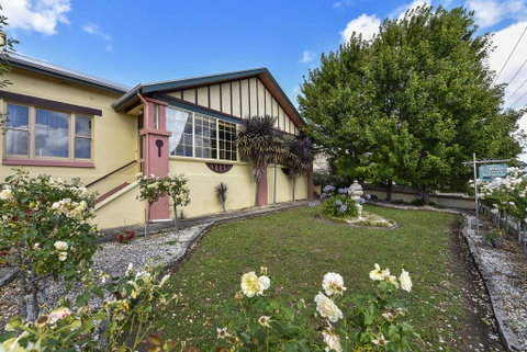 Wyatt Guest House - ACT Tourism 0