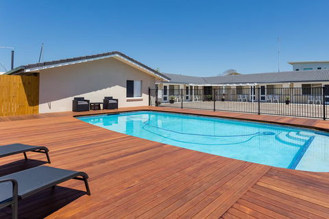 Wynnum Anchor Motel - ACT Tourism 0