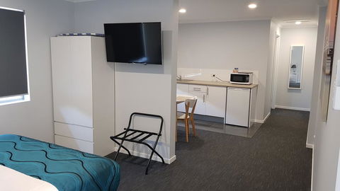 Wynnum Anchor Motel - ACT Tourism 1
