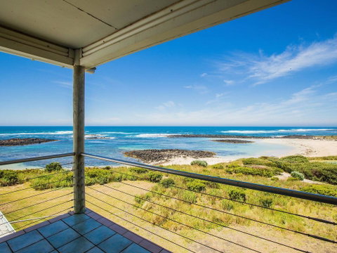 WYTONIA 3 PENTHOUSE - ACT Tourism 3