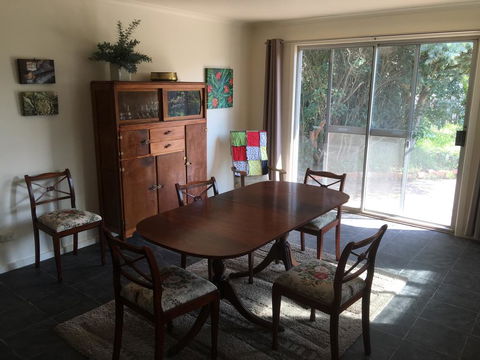 Yarram Cottage: Art And Accommodation - ACT Tourism 3