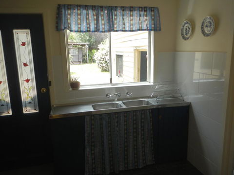 Yarram Cottage: Art And Accommodation - ACT Tourism 2