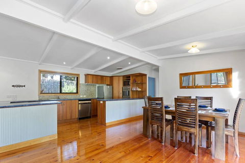 YARRABEE - The Perfect Getaway! - ACT Tourism 1