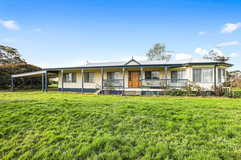 Yarragon 4 Bedroom House In Gippsland - ACT Tourism 1