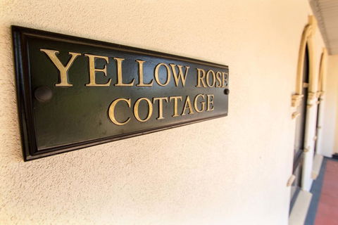 Yellow Rose Cottage - ACT Tourism 3