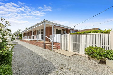 YIN-YANG - MOUNT ELIZA - ACT Tourism 3