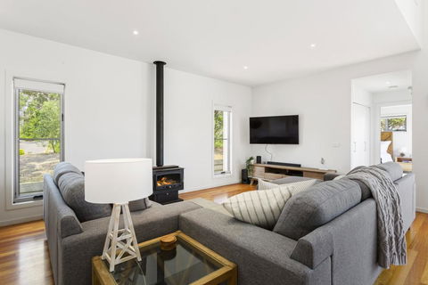 YOU, ME AND THE SEA - BLAIRGOWRIE - ACT Tourism 1