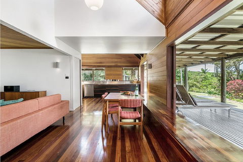 Your Luxury Escape - Cedar View - ACT Tourism 1