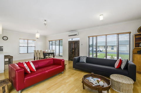 Zaahira House - ACT Tourism 1