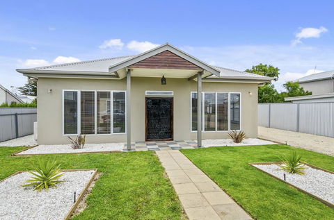 Zaahira House - ACT Tourism 0