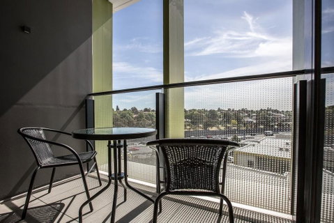 Modern City Comfy And Warm Apt@Parkville+Carpark - ACT Tourism 3
