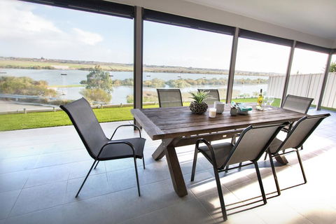 Serenity And Sweeping Murray River Views - ACT Tourism 1
