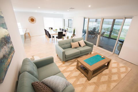 Serenity And Sweeping Murray River Views - ACT Tourism 3