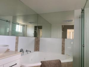 Breathtaking Views Over Currimundi Lake! - ACT Tourism 4