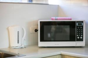 Nightcap At Kawana Waters Hotel - ACT Tourism 4