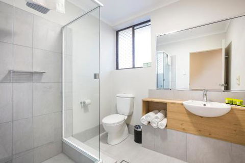 Nightcap At Kawana Waters Hotel - ACT Tourism 1